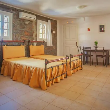 White Dreams Nyaraló